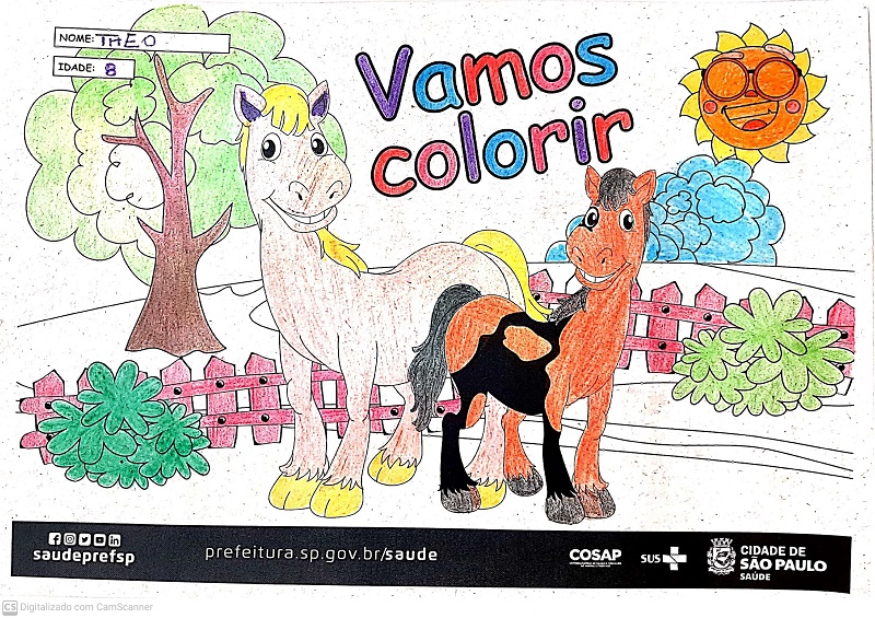 #PraCegoVer: A imagem contem a fotografia colorida de um cavalo, com as cores verde, marrom, roxo, amarelo, branco, preto e rosa.